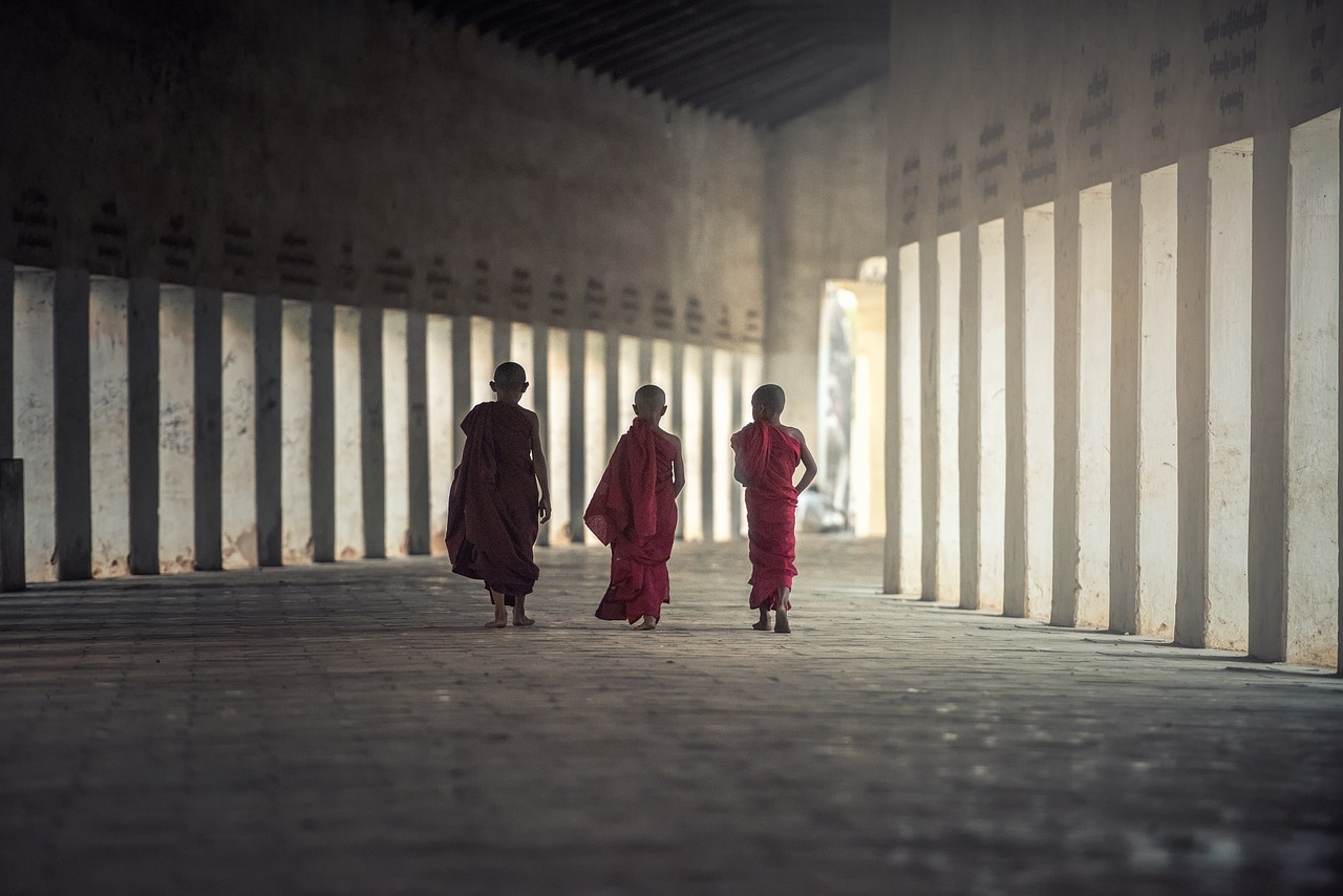 僧侣剧新篇章，古代宗教文化与现代戏剧交融探索