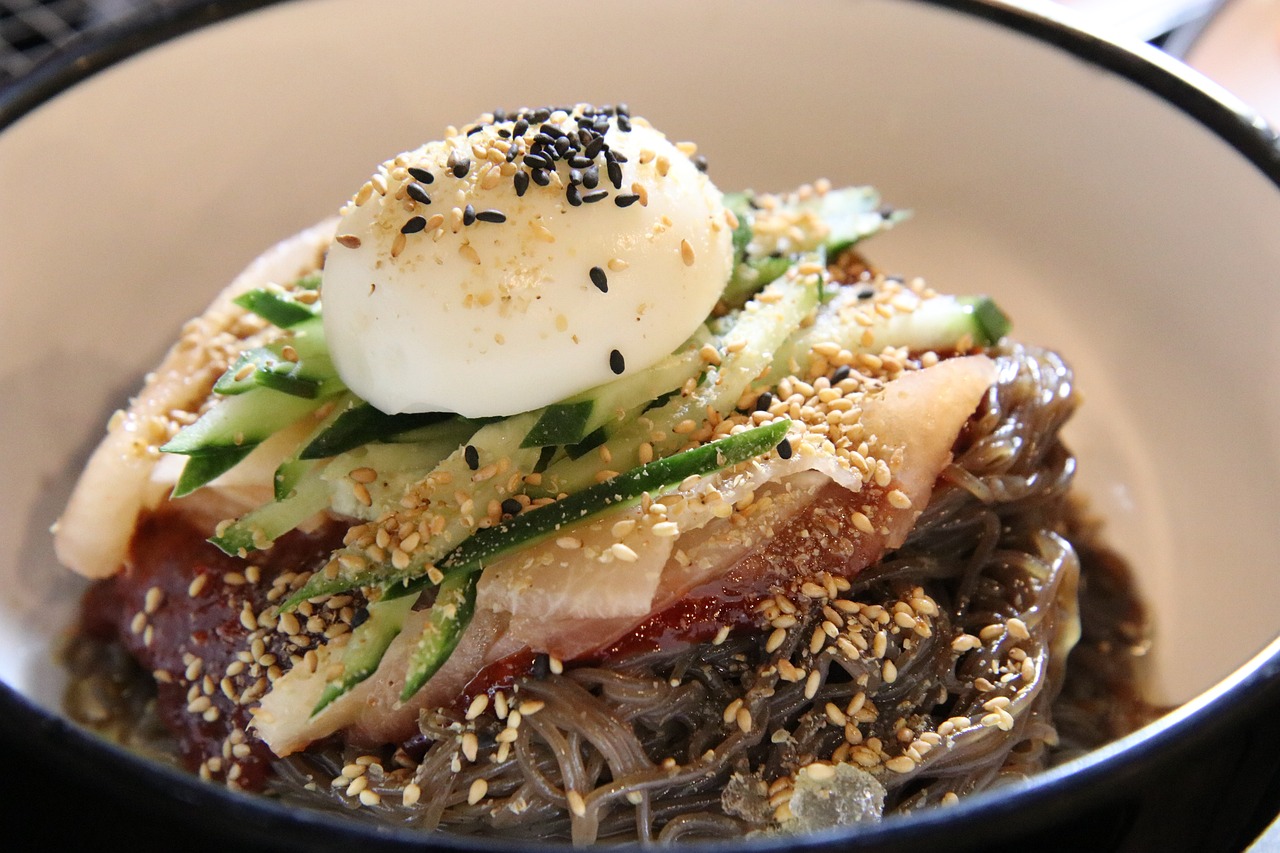 大胃王比赛，挑战饮食极限的竞技视频！