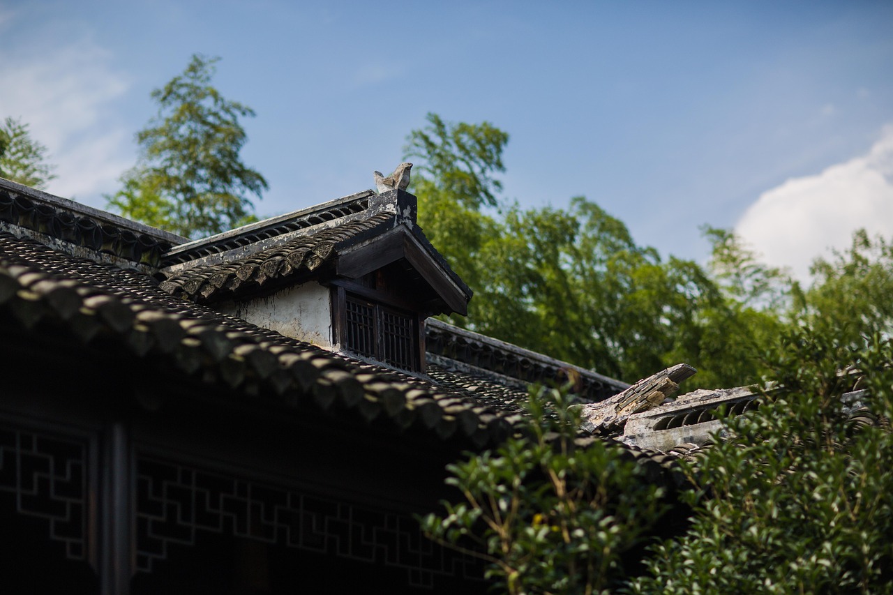 揭秘四月横店影视城演员拍戏日常，探寻四月横店影视拍摄地